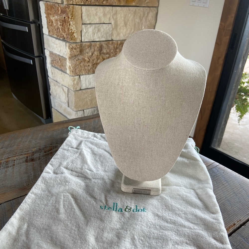 Stella & Dot Necklace display with bag.